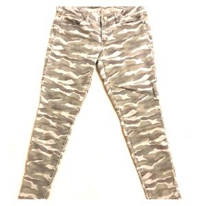 Camouflage jean leggings